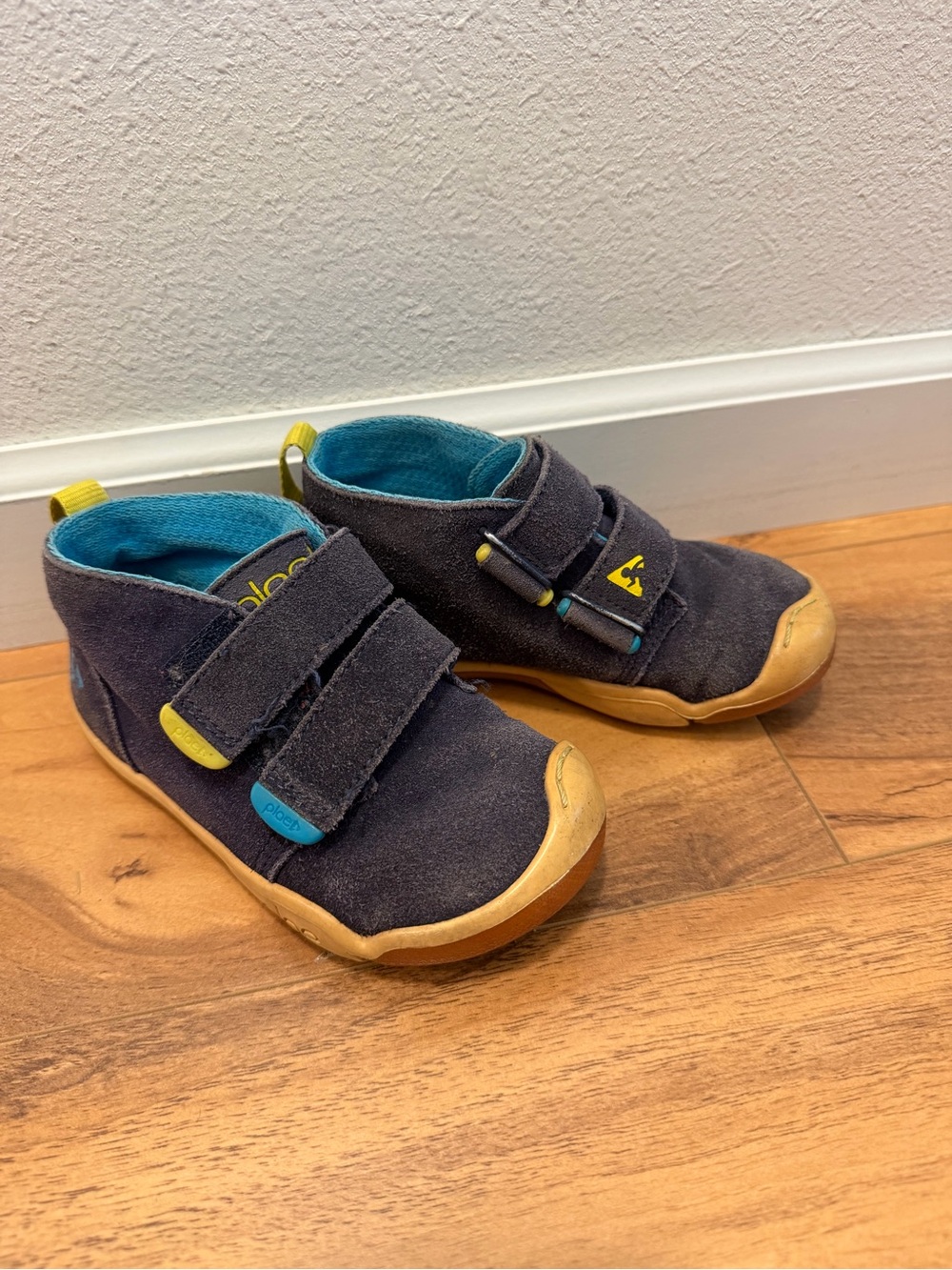 Little Kid suede Plae shoes